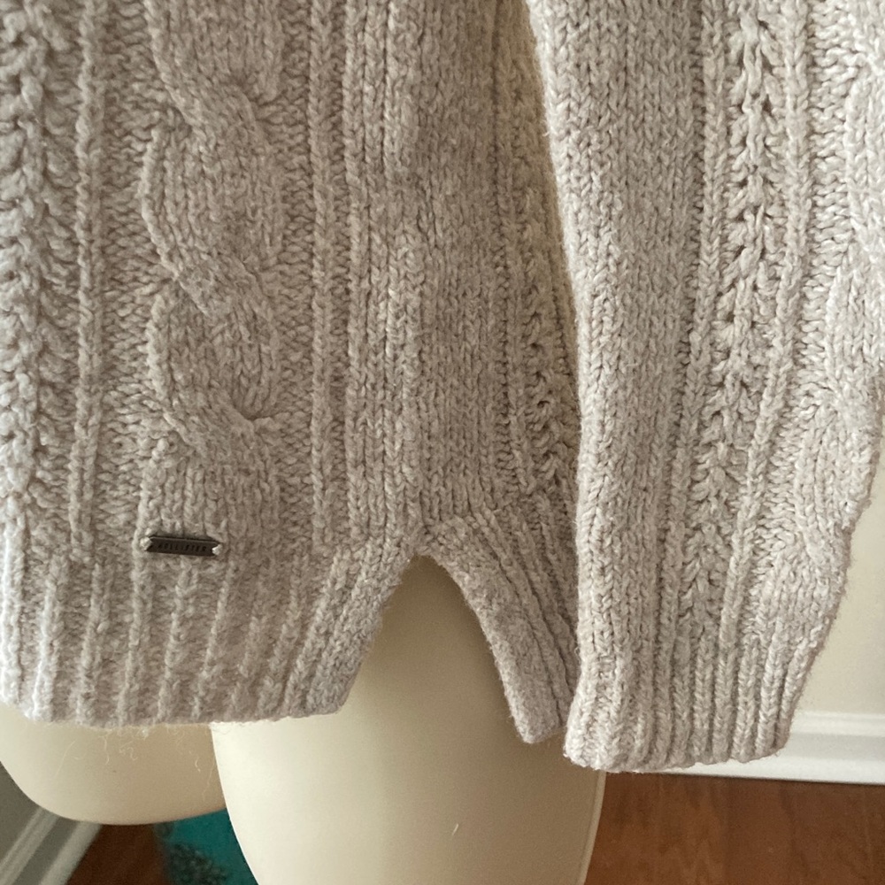 Hollister Women's V-Neck Sweater -Cream (S) - Picture 5 of 5